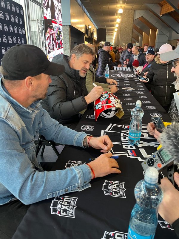 6674f3bb-8749-458c-924f-775bcd05a538