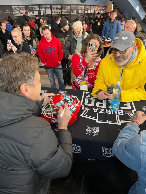 dba1414d-cadf-40e8-bf22-30a420b8b149